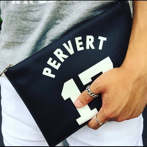 🎉🎉 SOLD 🎉🎉 Givenchy pervert 17 clutch pouch - Picture 3 of 3